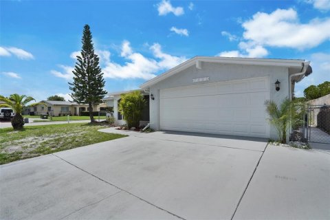 Casa en venta en Port Richey, Florida, 2 dormitorios, 127.28 m2 № 1266248 - foto 3