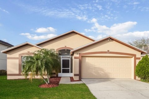 Casa en alquiler en Brandon, Florida, 3 dormitorios, 141.4 m2 № 1349153 - foto 1