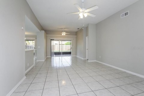 House in Brandon, Florida 3 bedrooms, 141.4 sq.m. № 1349153 - photo 3