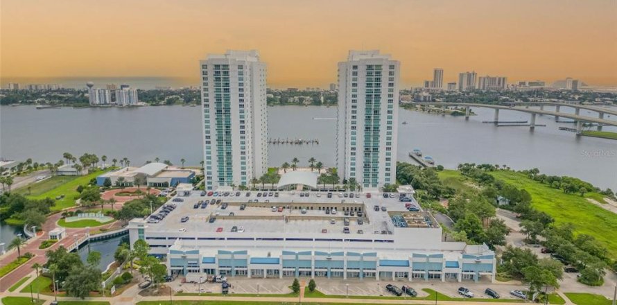 Condo à Daytona Beach, Floride, 3 chambres  № 1377804