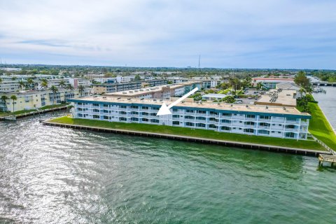 Condominio en venta en North Palm Beach, Florida, 1 dormitorio, 62.43 m2 № 927616 - foto 1