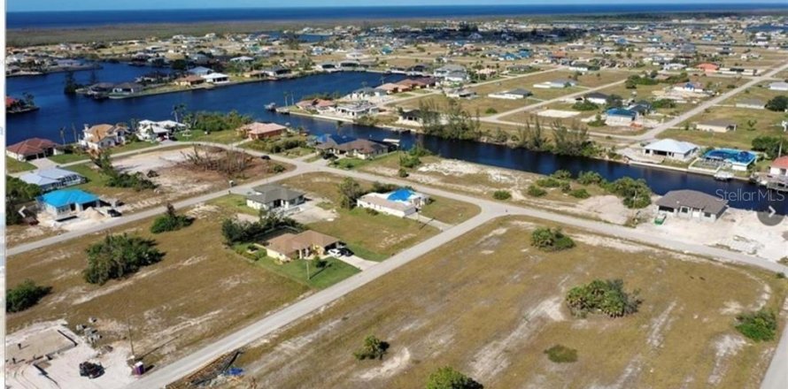 Land in Cape Coral, Florida № 1295242