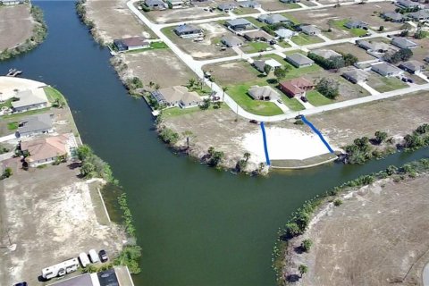 Купить земельный участок в Кейп-Корал, Флорида № 718838 - фото 4