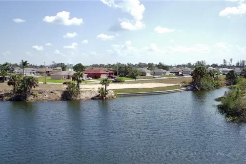 Land in Cape Coral, Florida № 718838 - photo 3