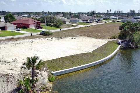 Terrain à vendre à Cape Coral, Floride № 718838 - photo 1