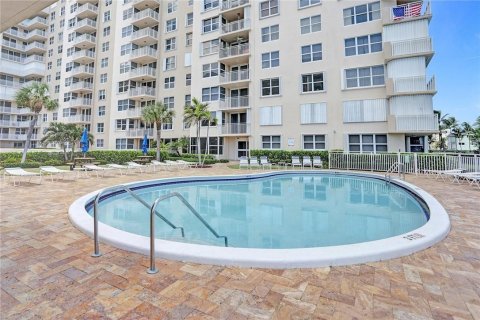 Condo in Lauderdale-by-the-Sea, Florida, 2 bedrooms  № 1177123 - photo 15