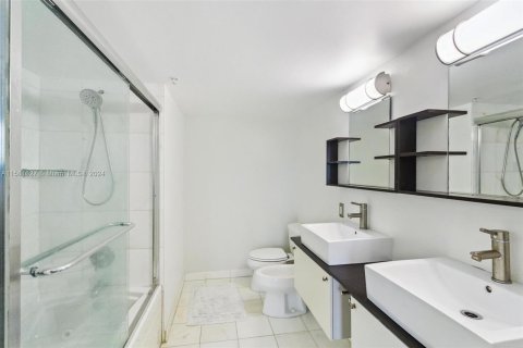 Copropriété à vendre à Miami Beach, Floride: 2 chambres, 110.55 m2 № 1161377 - photo 15