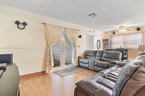 Villa ou maison à vendre à Hollywood, Floride: 3 chambres, 169.36 m2 № 749817 - photo 7