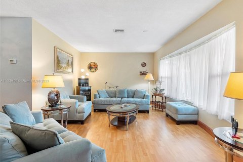 Casa en venta en Hollywood, Florida, 3 dormitorios, 169.36 m2 № 749817 - foto 3