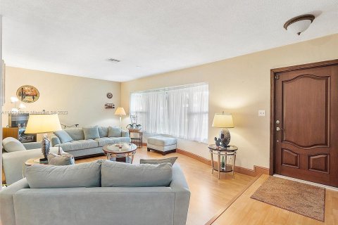 Casa en venta en Hollywood, Florida, 3 dormitorios, 169.36 m2 № 749817 - foto 4