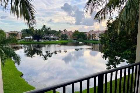 Condo in Miramar, Florida, 1 bedroom  № 1351766 - photo 1