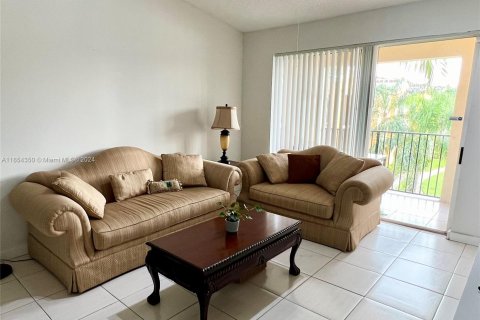 Condo in Miramar, Florida, 1 bedroom  № 1351766 - photo 2