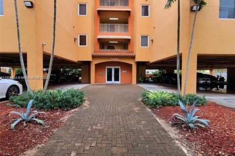 Condo in Miami, Florida, 2 bedrooms  № 1351767 - photo 2