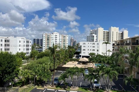 Copropriété à louer à Sunny Isles Beach, Floride: 2 chambres, 91.97 m2 № 1351719 - photo 18