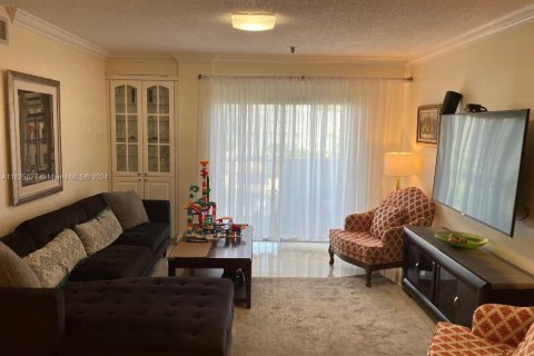 Condo in Sunny Isles Beach, Florida, 2 bedrooms  № 1351719 - photo 9