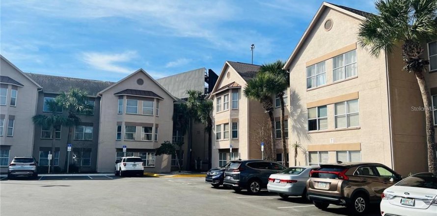 Condominio en Kissimmee, Florida, 1 dormitorio  № 1324188