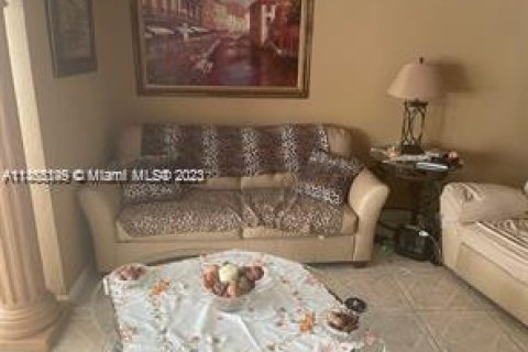 Condominio en venta en Lauderdale Lakes, Florida, 2 dormitorios, 101.08 m2 № 836880 - foto 5