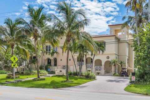 Condo in Highland Beach, Florida, 4 bedrooms  № 948028 - photo 2