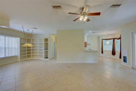 House in New Port Richey, Florida 4 bedrooms, 240.62 sq.m. № 1382831 - photo 8