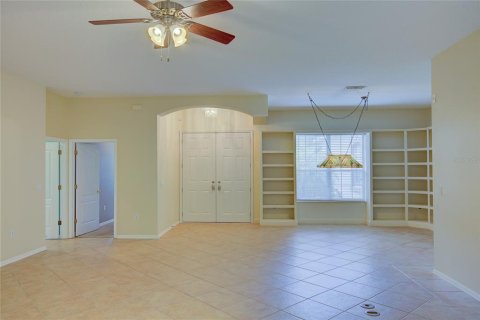 House in New Port Richey, Florida 4 bedrooms, 240.62 sq.m. № 1382831 - photo 7