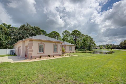 House in New Port Richey, Florida 4 bedrooms, 240.62 sq.m. № 1382831 - photo 3