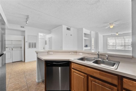 Condo in Orlando, Florida, 1 bedroom  № 1382793 - photo 20