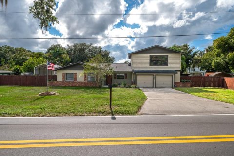 House in Winter Haven, Florida 5 bedrooms, 191.38 sq.m. № 1382759 - photo 2