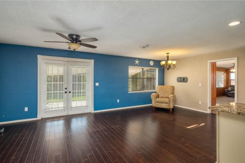 House in Winter Haven, Florida 5 bedrooms, 191.38 sq.m. № 1382759 - photo 9