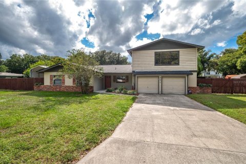 House in Winter Haven, Florida 5 bedrooms, 191.38 sq.m. № 1382759 - photo 1