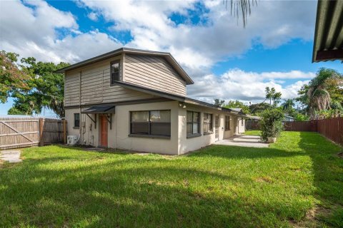 House in Winter Haven, Florida 5 bedrooms, 191.38 sq.m. № 1382759 - photo 3