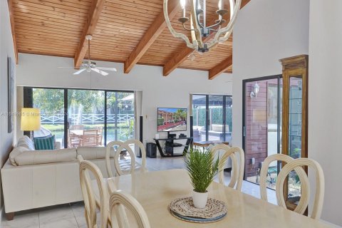 Villa ou maison à vendre à Hallandale Beach, Floride: 2 chambres, 156.08 m2 № 1118483 - photo 12