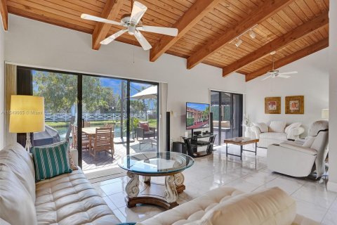 Villa ou maison à vendre à Hallandale Beach, Floride: 2 chambres, 156.08 m2 № 1118483 - photo 6