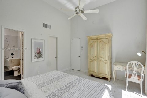 Villa ou maison à vendre à Hallandale Beach, Floride: 2 chambres, 156.08 m2 № 1118483 - photo 19