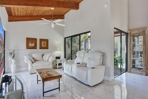Villa ou maison à vendre à Hallandale Beach, Floride: 2 chambres, 156.08 m2 № 1118483 - photo 15