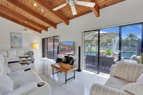 Villa ou maison à vendre à Hallandale Beach, Floride: 2 chambres, 156.08 m2 № 1118483 - photo 5