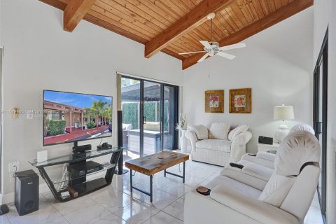 Villa ou maison à vendre à Hallandale Beach, Floride: 2 chambres, 156.08 m2 № 1118483 - photo 14