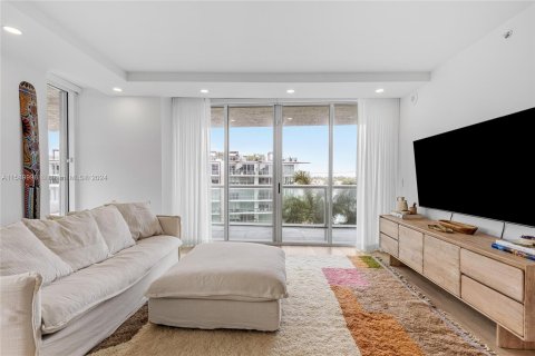 Condo in Miami Beach, Florida, 2 bedrooms  № 1181328 - photo 7