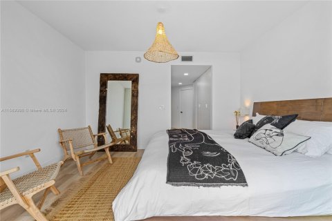 Condo in Miami Beach, Florida, 2 bedrooms  № 1181328 - photo 14