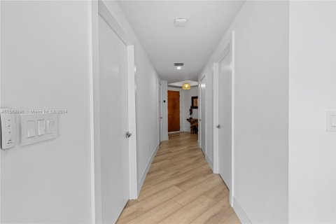 Copropriété à vendre à Miami Beach, Floride: 2 chambres, 137.22 m2 № 1181328 - photo 19