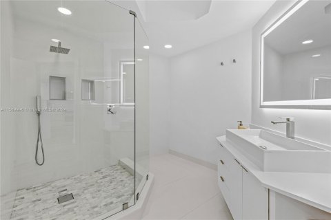 Copropriété à vendre à Miami Beach, Floride: 2 chambres, 137.22 m2 № 1181328 - photo 18