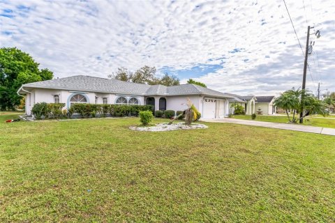 Villa ou maison à vendre à Punta Gorda, Floride: 3 chambres, 157.75 m2 № 1359521 - photo 1