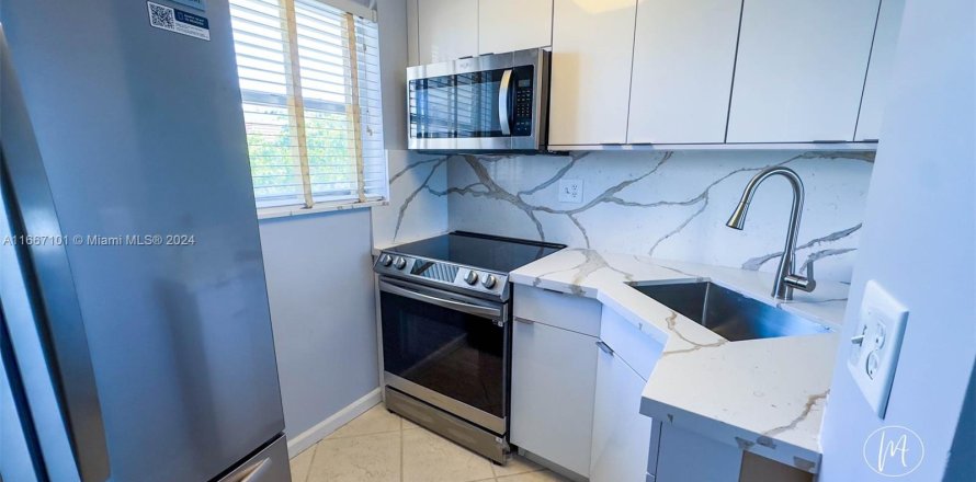 Condominio en Fort Lauderdale, Florida, 2 dormitorios  № 1383087