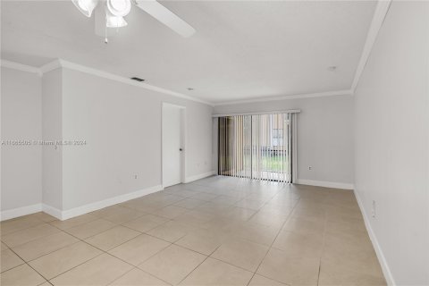 Condo in Miramar, Florida, 2 bedrooms  № 1383126 - photo 4