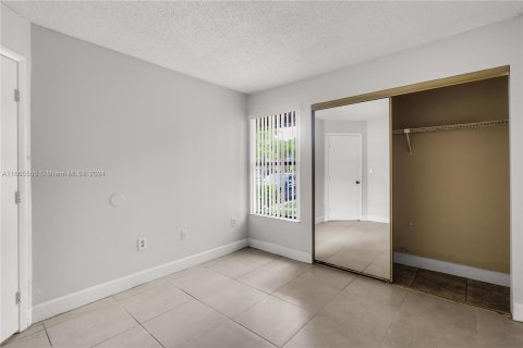 Condo in Miramar, Florida, 2 bedrooms  № 1383126 - photo 19