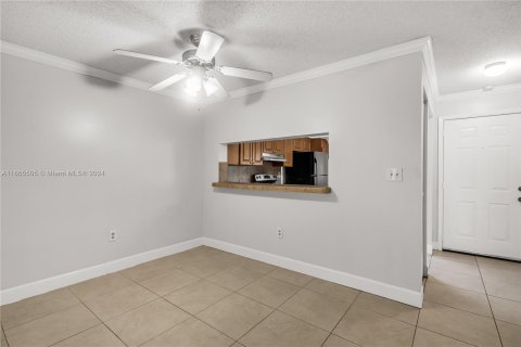 Condo in Miramar, Florida, 2 bedrooms  № 1383126 - photo 6