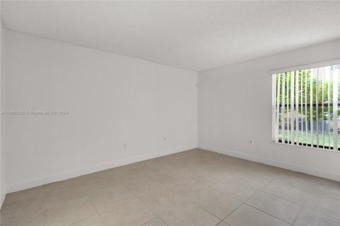 Condo in Miramar, Florida, 2 bedrooms  № 1383126 - photo 10