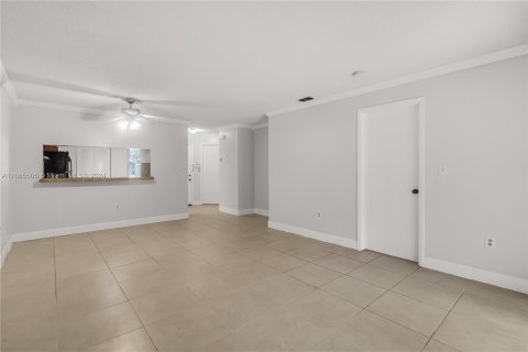 Condo in Miramar, Florida, 2 bedrooms  № 1383126 - photo 5