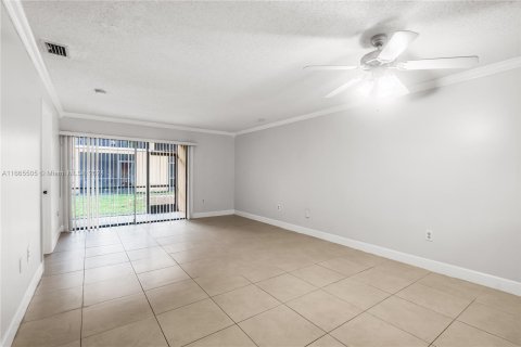 Condo in Miramar, Florida, 2 bedrooms  № 1383126 - photo 3