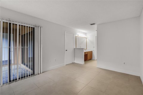 Condo in Miramar, Florida, 2 bedrooms  № 1383126 - photo 12