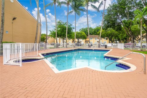 Condo in Miramar, Florida, 2 bedrooms  № 1383126 - photo 22